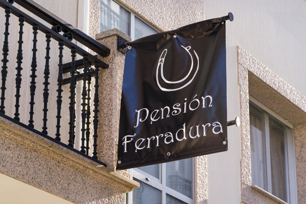 Pension Ferradura Melide Exterior photo